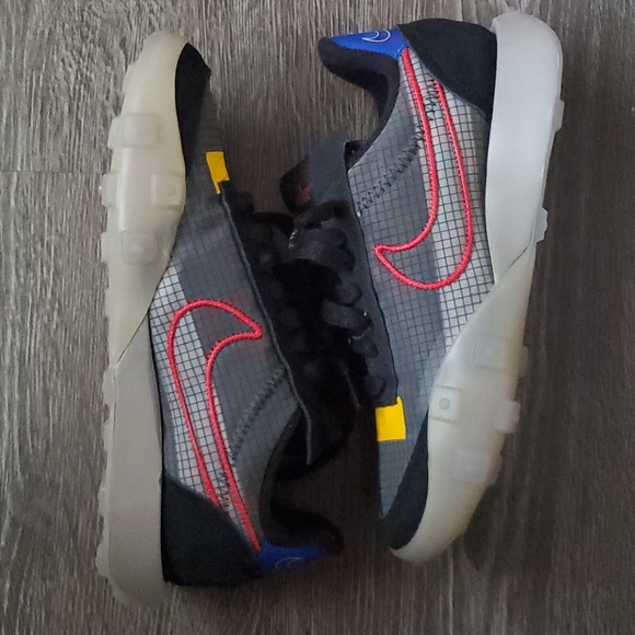 Wmns Waffle Racer 2X 'Enigma Stone University Red' - Picture 2 of 4